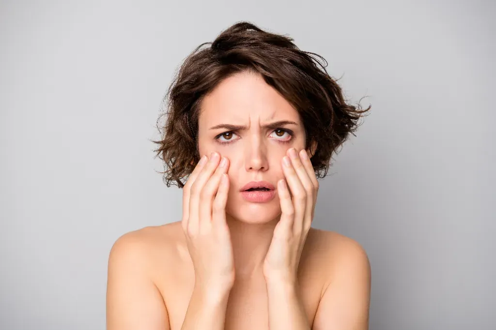 Jak skutecznie pozbyć się worków pod oczami